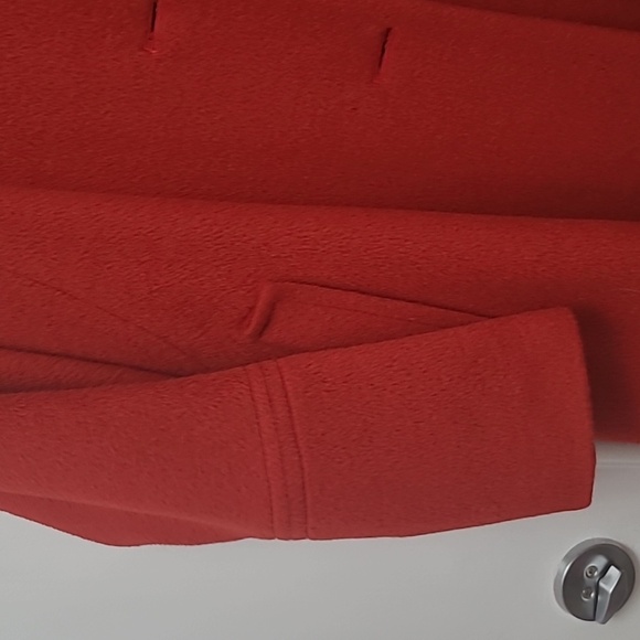 This Beautiful Red Coat Is Made Of Cashmere. scarf included - Picture 3 of 8